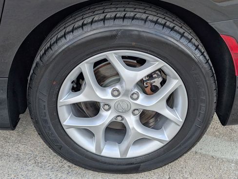 Used 2017 Chrysler Pacifica Touring-L w/ Tire & Wheel Group image 24