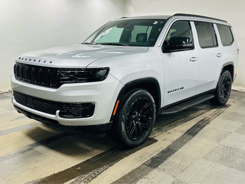 Used 2024 Jeep Wagoneer Series II image 3