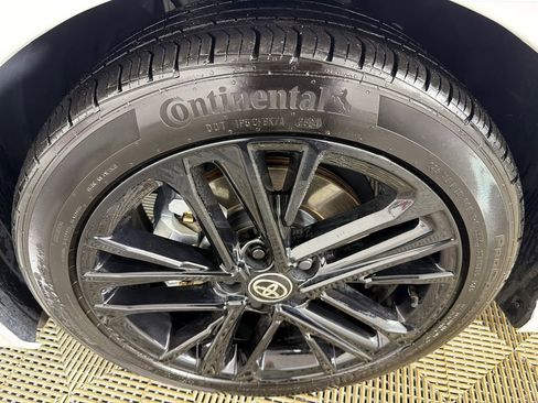 Used 2025 Toyota Camry SE w/ Convenience Package image 11