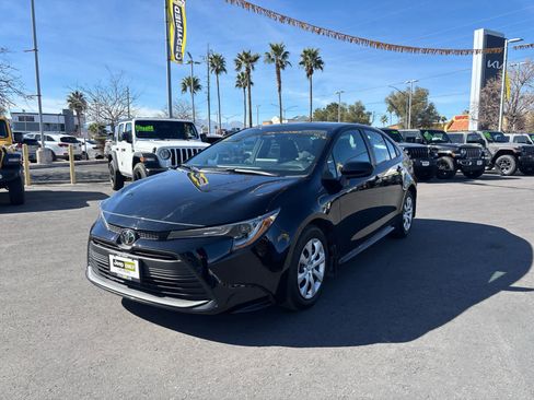 Used 2025 Toyota Corolla LE image 2