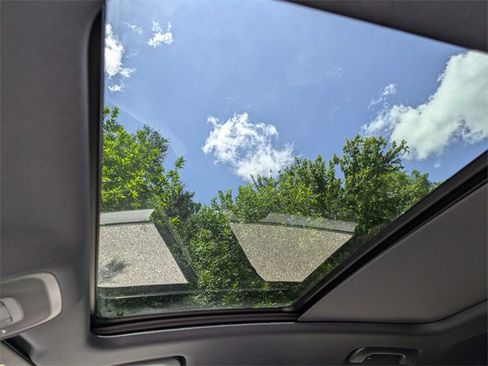 Used 2025 Audi Q3 2.0T Premium image 16