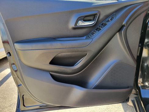 Used 2018 Chevrolet Trax LT w/ Redline Edition FWD image 31