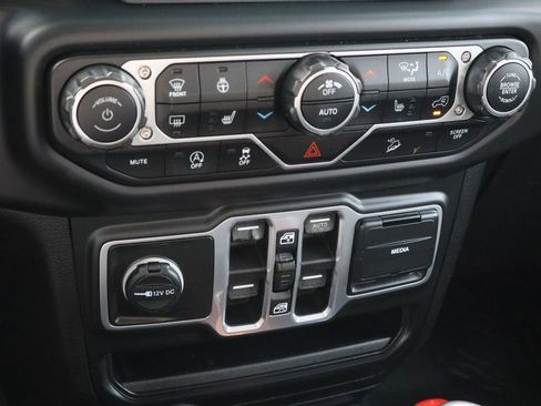 Used 2018 Jeep Wrangler Unlimited Sport S image 17