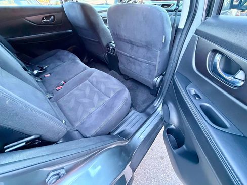 Used 2016 Nissan Rogue S w/ Appearance Package AWD/4WD image 8