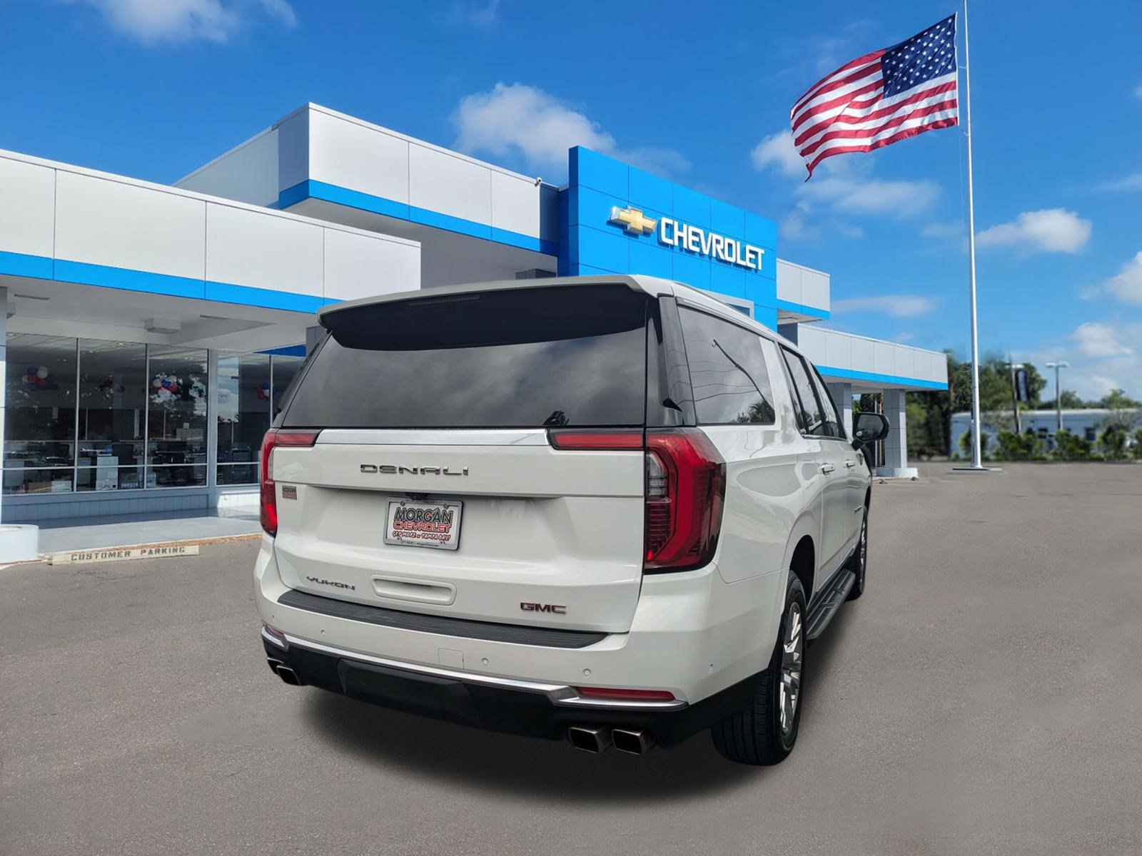 Used 2025 GMC Yukon XL Denali AWD/4WD image 3