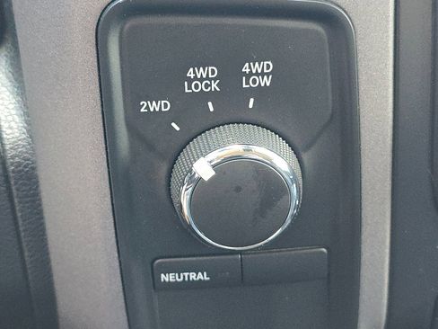 Used 2014 RAM 2500 Tradesman w/ Chrome Appearance Group AWD/4WD image 28