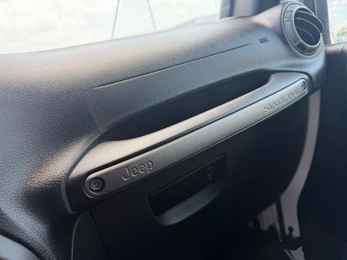 Used 2015 Jeep Wrangler Sport AWD/4WD image 22