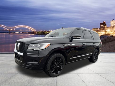 Used 2024 Lincoln Navigator Reserve image 1