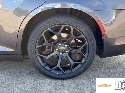 Used 2019 Chrysler 300 Touring w/ Sport Appearance Package RWD image 6