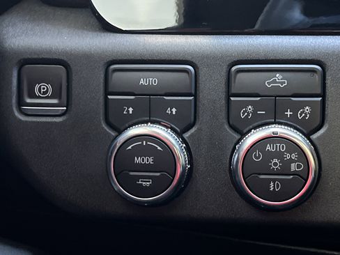 Used 2023 GMC Sierra 1500 Elevation image 12