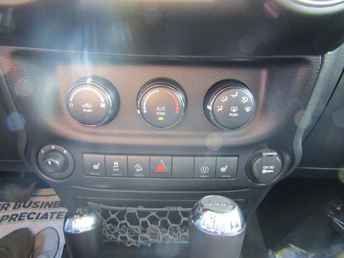 Used 2016 Jeep Wrangler Unlimited Rubicon AWD/4WD image 33