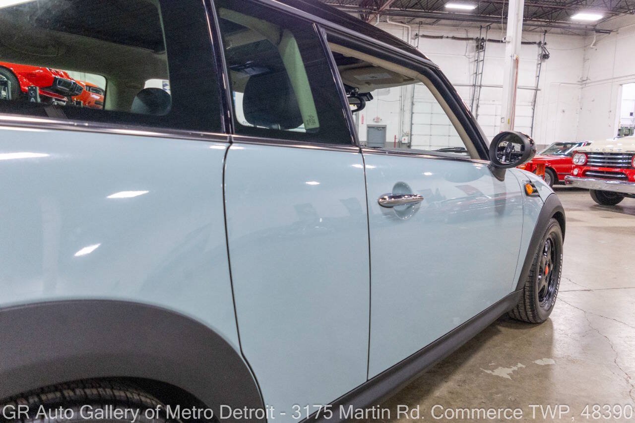 Used 2013 MINI Cooper Clubman FWD image 23