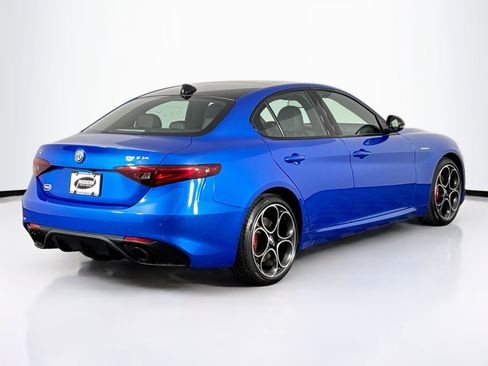 Used 2022 Alfa Romeo Giulia Veloce image 11