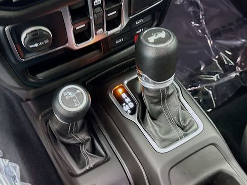 Used 2024 Jeep Wrangler Unlimited Sport AWD/4WD image 17