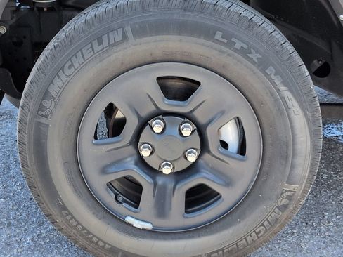 Used 2022 Jeep Wrangler Sport AWD/4WD image 11