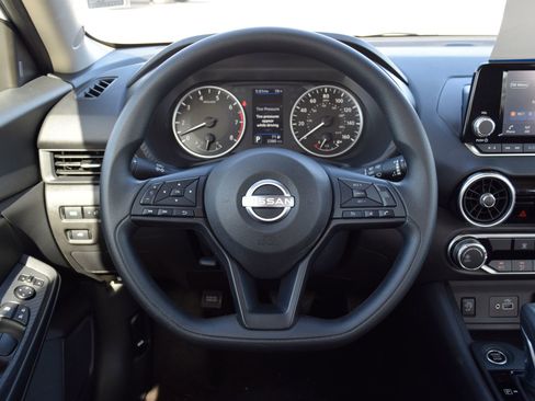 Used 2025 Nissan Sentra S image 8