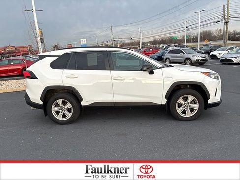 Used 2019 Toyota RAV4 LE image 5