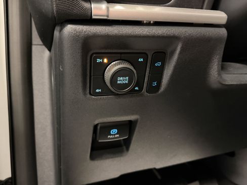 Used 2025 Ford Expedition Active image 23