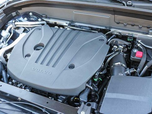 New 2026 Volvo XC60 B5 Plus w/ Climate Package PRO image 14