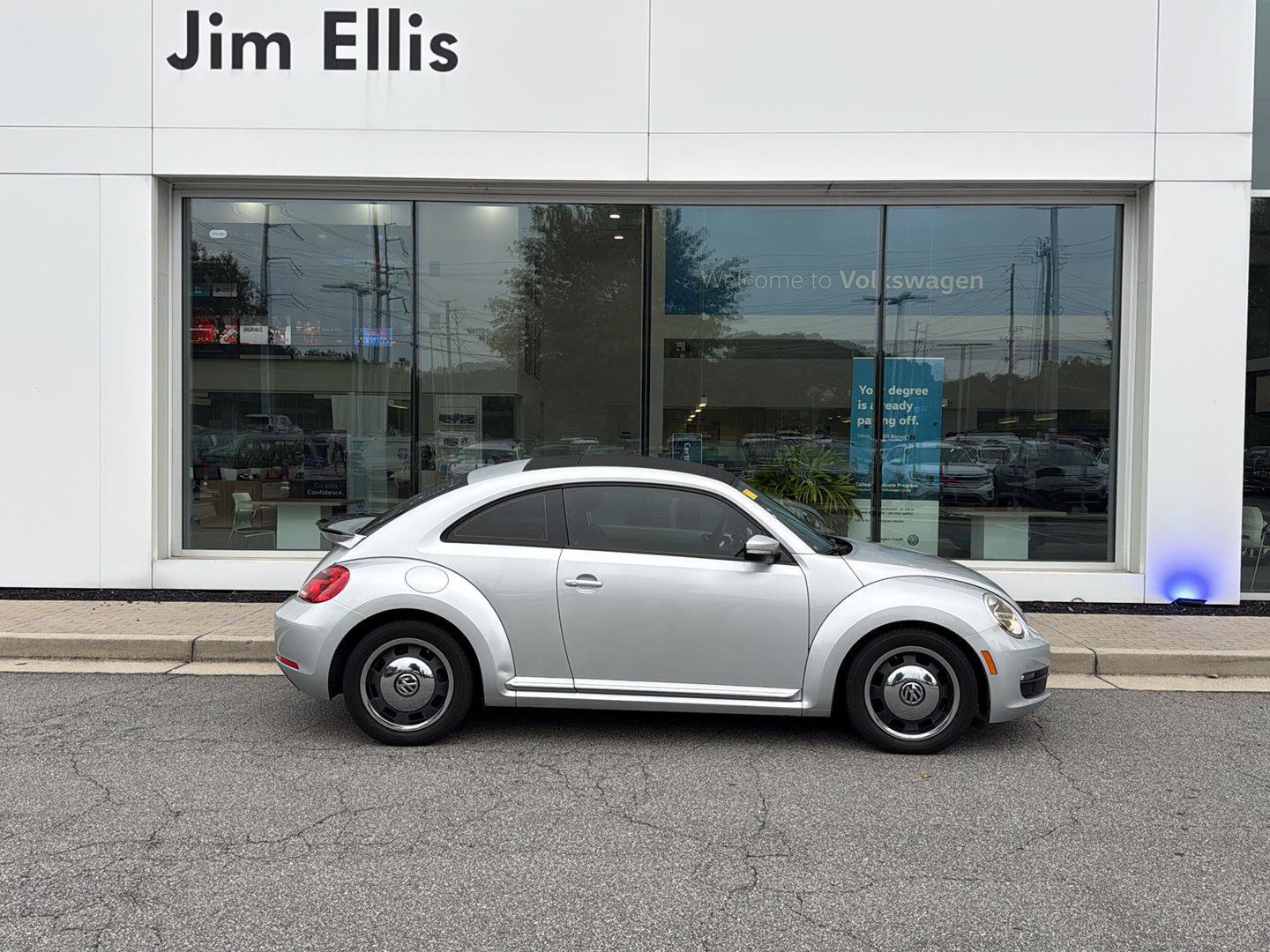 Used 2012 Volkswagen Beetle 2.5 FWD image 1