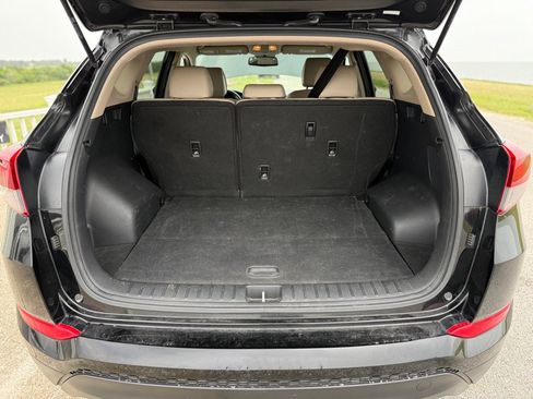 Used 2017 Hyundai Tucson SE Plus w/ Cargo Package AWD/4WD image 18