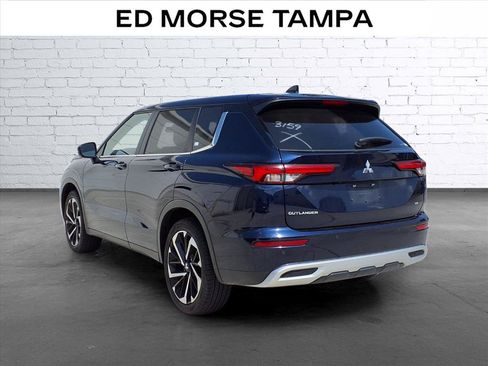 Used 2024 Mitsubishi Outlander SE AWD/4WD image 3