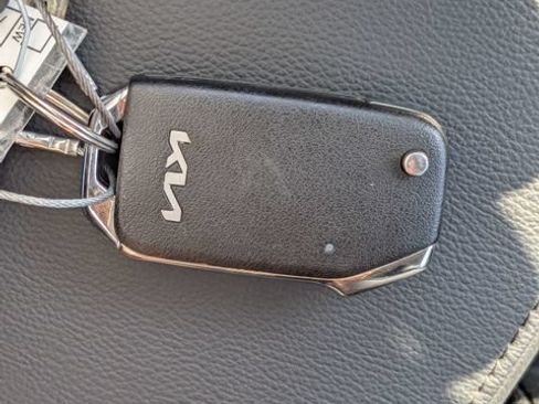 Used 2025 Kia Soul LX w/ LX Technology Package FWD image 30