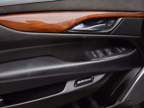 Used 2015 Cadillac Escalade Premium image 25