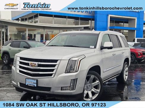 Used 2018 Cadillac Escalade Premium Luxury image 1