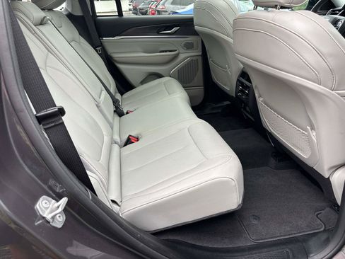Used 2022 Jeep Grand Cherokee Overland AWD/4WD image 16