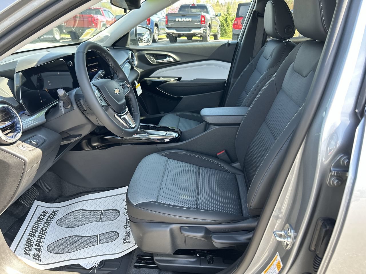 New 2026 Chevrolet Trax LT w/ Sunroof Package FWD image 24
