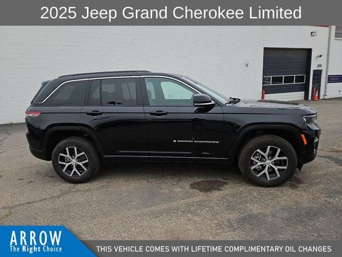 Used 2025 Jeep Grand Cherokee Limited AWD/4WD image 14