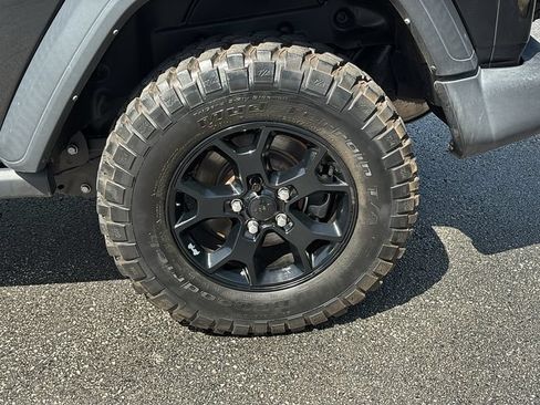 Used 2021 Jeep Wrangler Sport AWD/4WD image 9