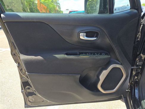 Used 2015 Jeep Renegade Latitude w/ Cold Weather Group II AWD/4WD image 8