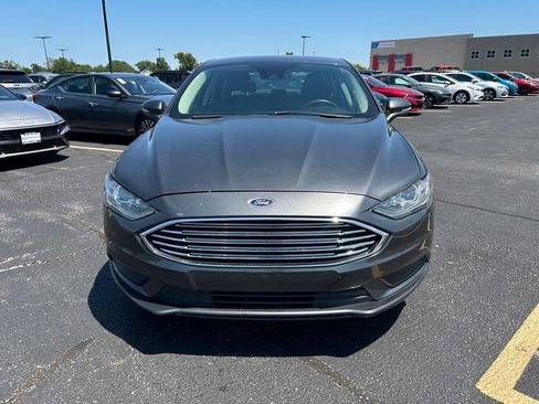 Used 2018 Ford Fusion SE FWD image 4