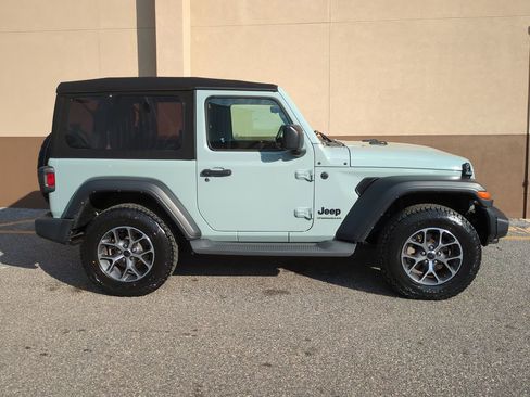 Used 2024 Jeep Wrangler Sport S image 3
