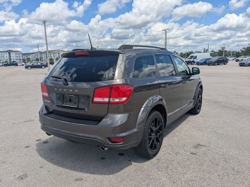 Used 2019 Dodge Journey SE w/ Premium Group FWD image 5