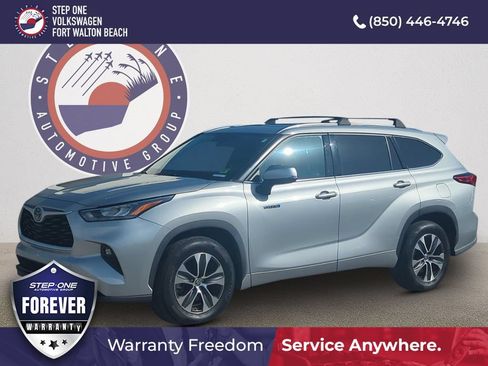 Used 2020 Toyota Highlander XLE FWD image 1