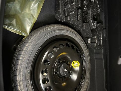 Certified 2023 Chevrolet TrailBlazer RS w/ Sun and Liftgate Package image 28