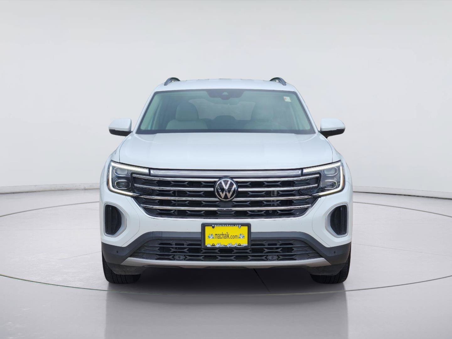 Used 2024 Volkswagen Atlas SE w/ Black Wheel Package FWD image 2