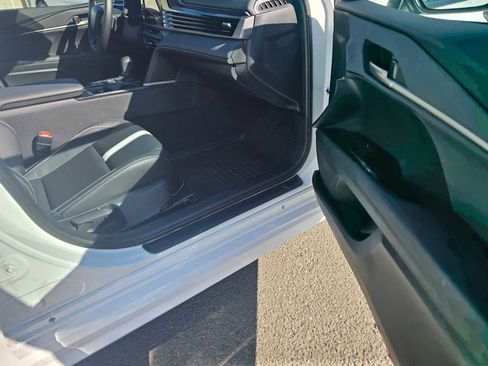 Used 2025 Toyota Camry SE image 10