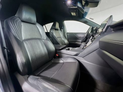 Used 2021 Toyota Venza XLE w/ Softex Package AWD/4WD image 24