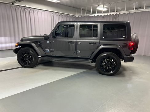 Used 2022 Jeep Wrangler Unlimited Sahara w/ Cold Weather Group image 4