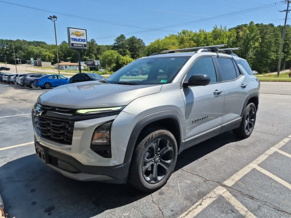 Used 2025 Chevrolet Equinox LT w/ Safety and Technology Package AWD/4WD image 3