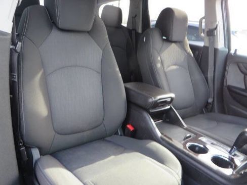 Used 2016 Chevrolet Traverse LT w/ Style and Technology Package image 40