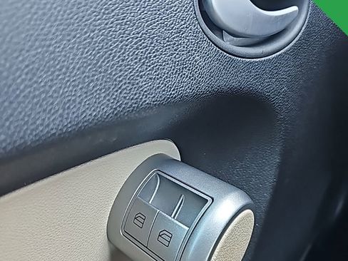 Used 2011 Mercedes-Benz SLK 300 image 16