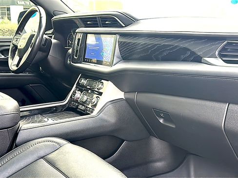 Used 2021 GMC Yukon Denali w/ LPO, Illumination Package image 24