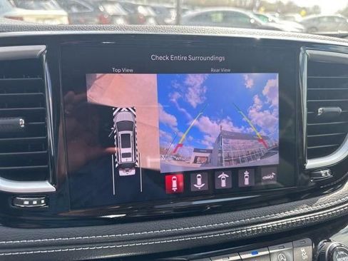 Used 2022 Chrysler Pacifica Touring-L w/ Uconnect Theater Family Group image 27