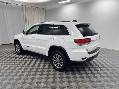 Used 2020 Jeep Grand Cherokee Laredo image 4