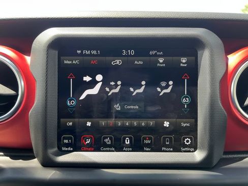 Used 2022 Jeep Wrangler Unlimited Rubicon w/ Cold Weather Group AWD/4WD image 25